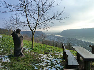 Wanderer-Skulptur am Rheinsteig Kunstweg in Leutesdorf